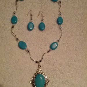 Necklace/earnings set